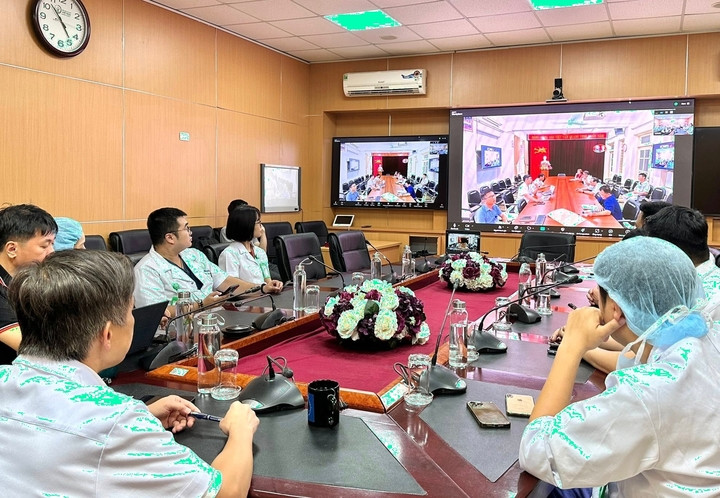 Ngay sau khi tiếp nhận yêu cầu hỗ trợ chuyên môn từ tuyến dưới, Bệnh viện Hữu nghị Việt Đức đã tổ chức hội chẩn trực tuyến khẩn cấp.