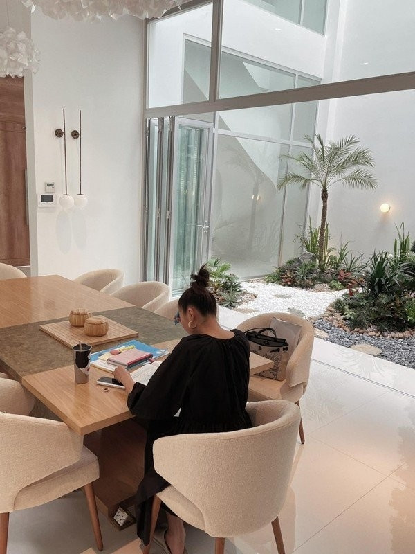 Tuổi 43 viên mãn của siêu mẫu Thanh Hằng, chỉ còn thiếu 1 điều là trọn vẹn   - Ảnh 6.