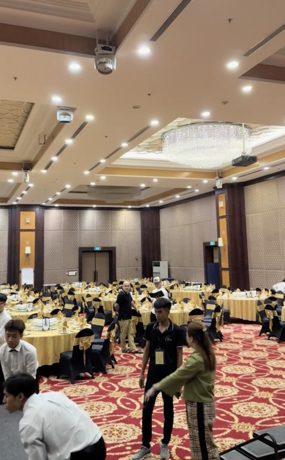 Xôn xao clip vợ Quang Hải bị mẹ chồng mắng té tát trong chuyến du lịch Đà Lạt