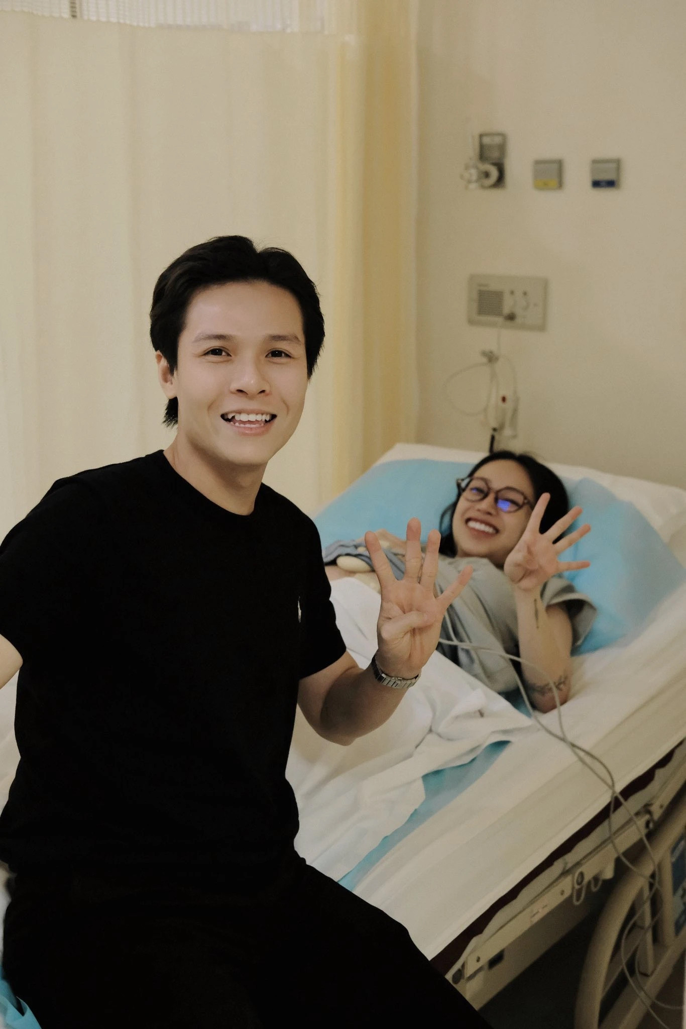 Con gái đại gia Minh Nhựa sinh con thứ 4 ở tuổi 26