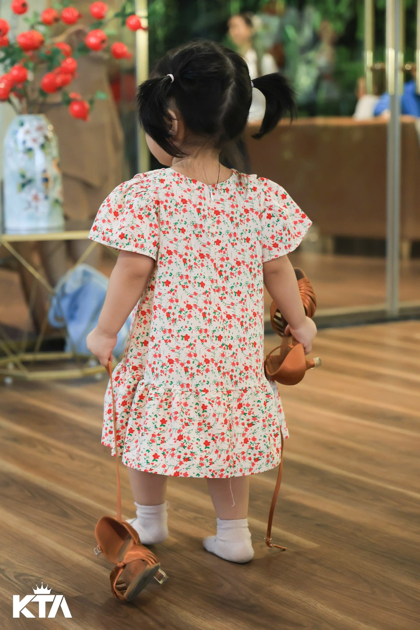 Con gái út nhà Khánh Thi - Phan Hiển đời thực đáng yêu ra sao mà được Quỳnh Nga, Quỳnh Anh khen ngợi?- Ảnh 3.