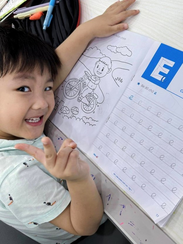 Con trai Hòa Minzy –