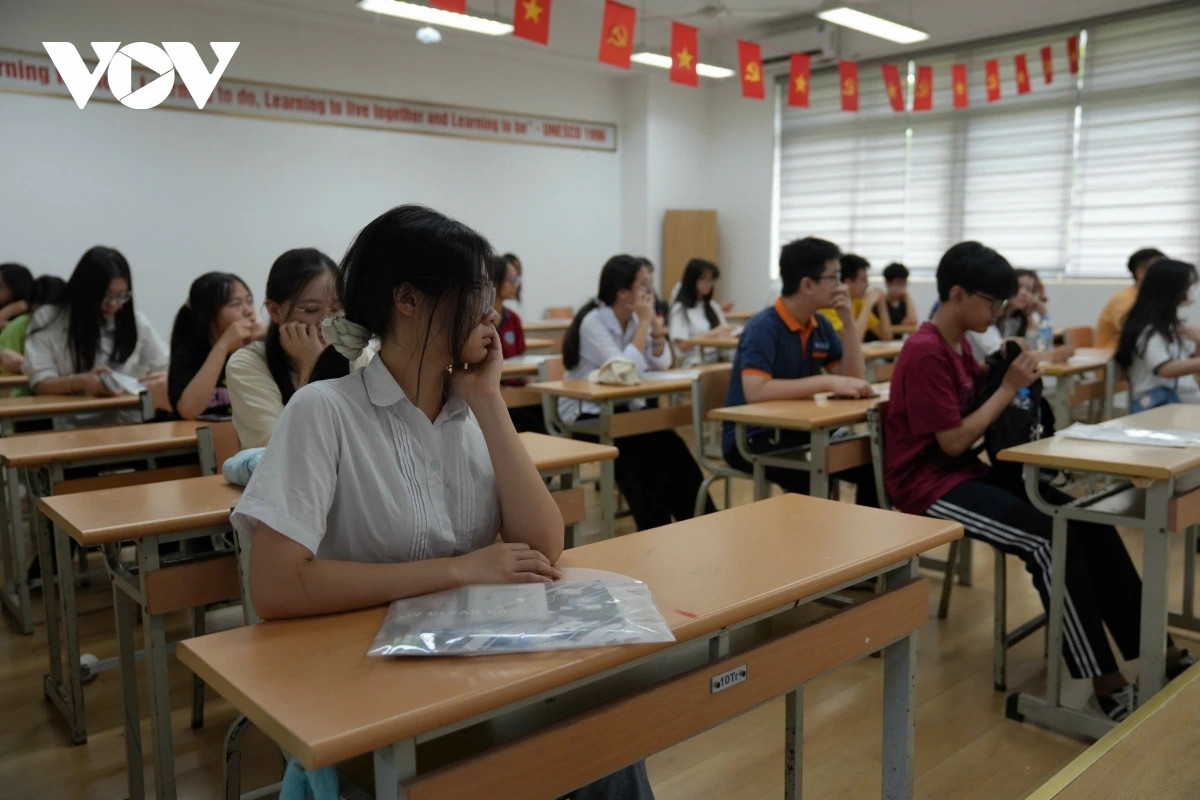 giao vien cho huong dan dieu chinh sach giao khoa sau sap nhap hinh anh 1