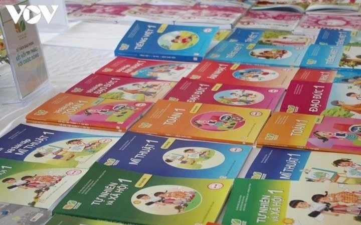 giao vien cho huong dan dieu chinh sach giao khoa sau sap nhap hinh anh 2