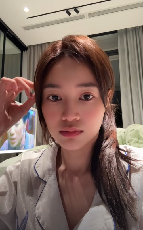 Lan Ngọc gây hết hồn với giao diện mới