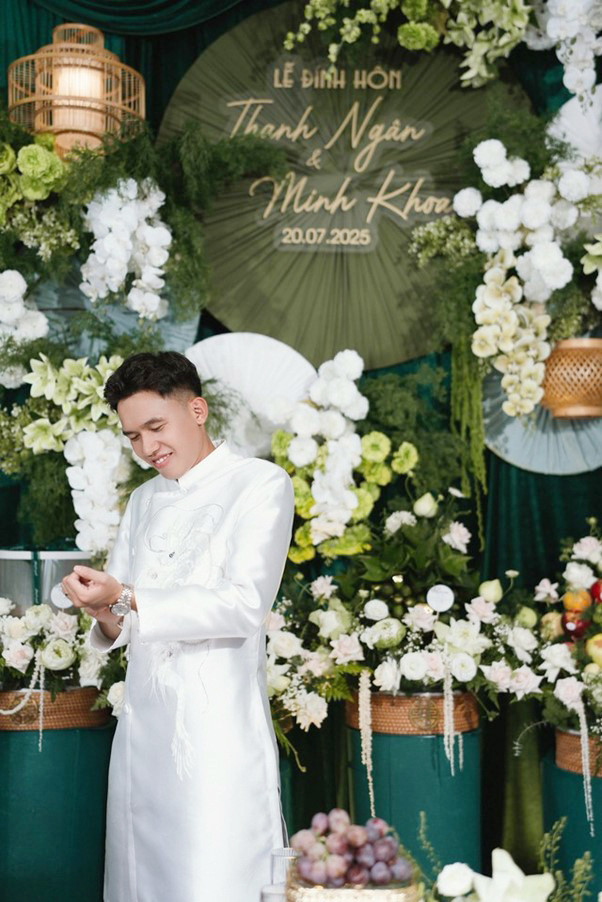 Tiền vệ U23 Việt Nam Võ Hoàng Minh Khoa đính hôn với cô chủ tiệm vàng - Ảnh 3.