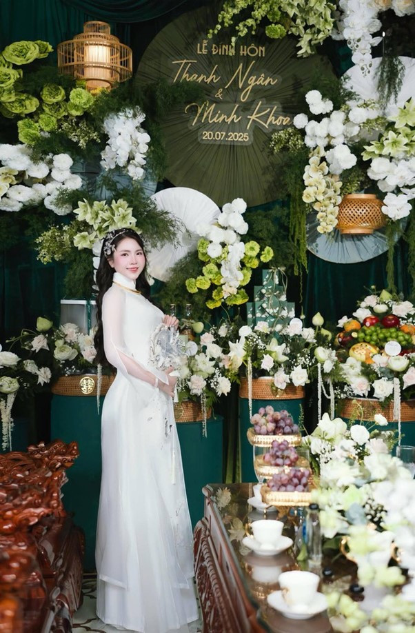 Tiền vệ U23 Việt Nam Võ Hoàng Minh Khoa đính hôn với cô chủ tiệm vàng - Ảnh 2.