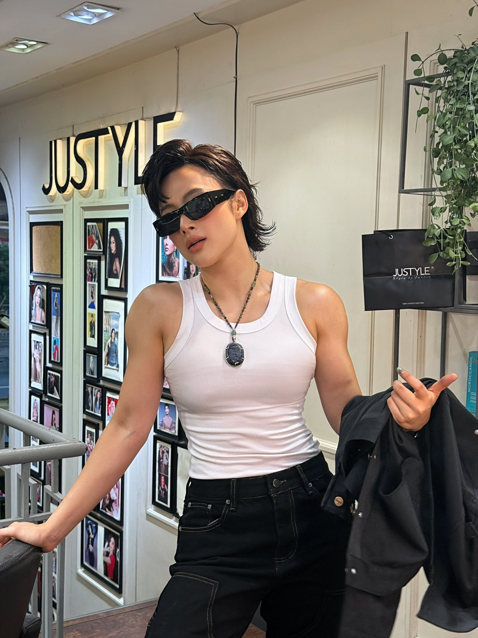 Angela Phương Trinh bị nghi photoshop quá đà vì body đô vật nhưng vòng 2 bé tí sự thật là gì