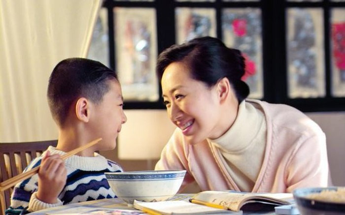 Cha mẹ 'giả nghèo' dạy con tiết kiệm: 10 năm sau phải bật khóc vì hối hận - Ảnh 3.