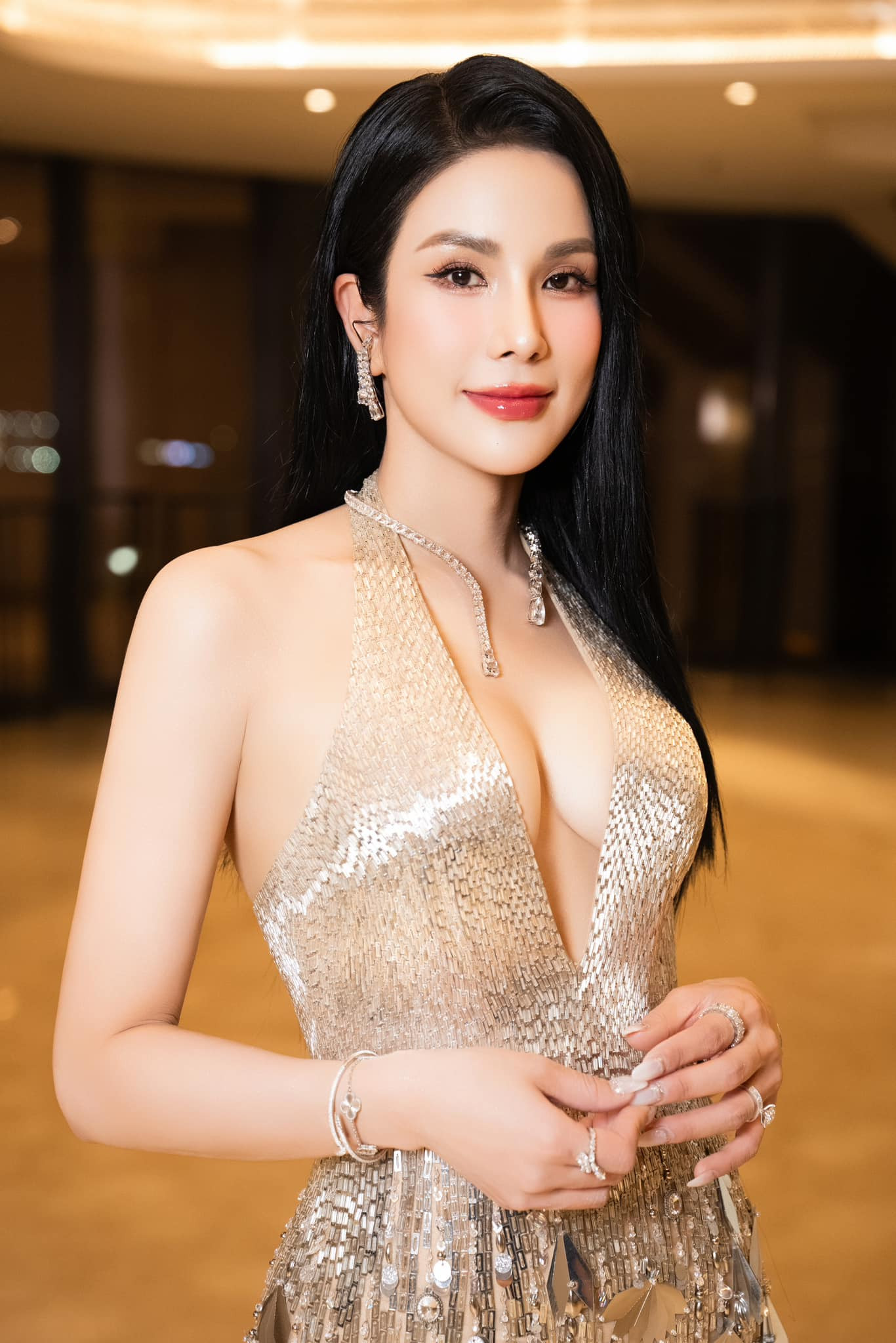 Hậu ly hôn, bà mẹ hai con Diệp Lâm Anh vẫn khiến người hâm mộ chao đảo vì sắc vóc như thuở đôi mươi - Ảnh 6.