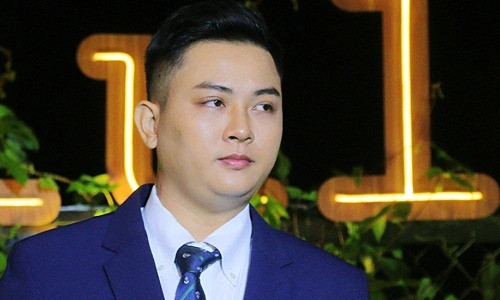 Hoài Lâm lộ diện sau đám cưới vợ cũ Cindy Lư diện mạo gây chú ý