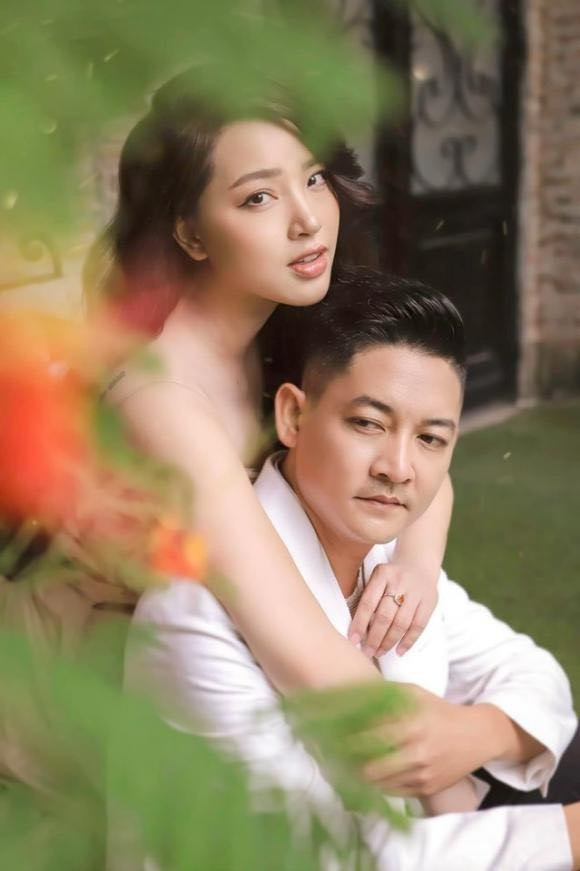 Hôn nhân bền chặt một thập kỷ của Thành Đạt  Hải Băng