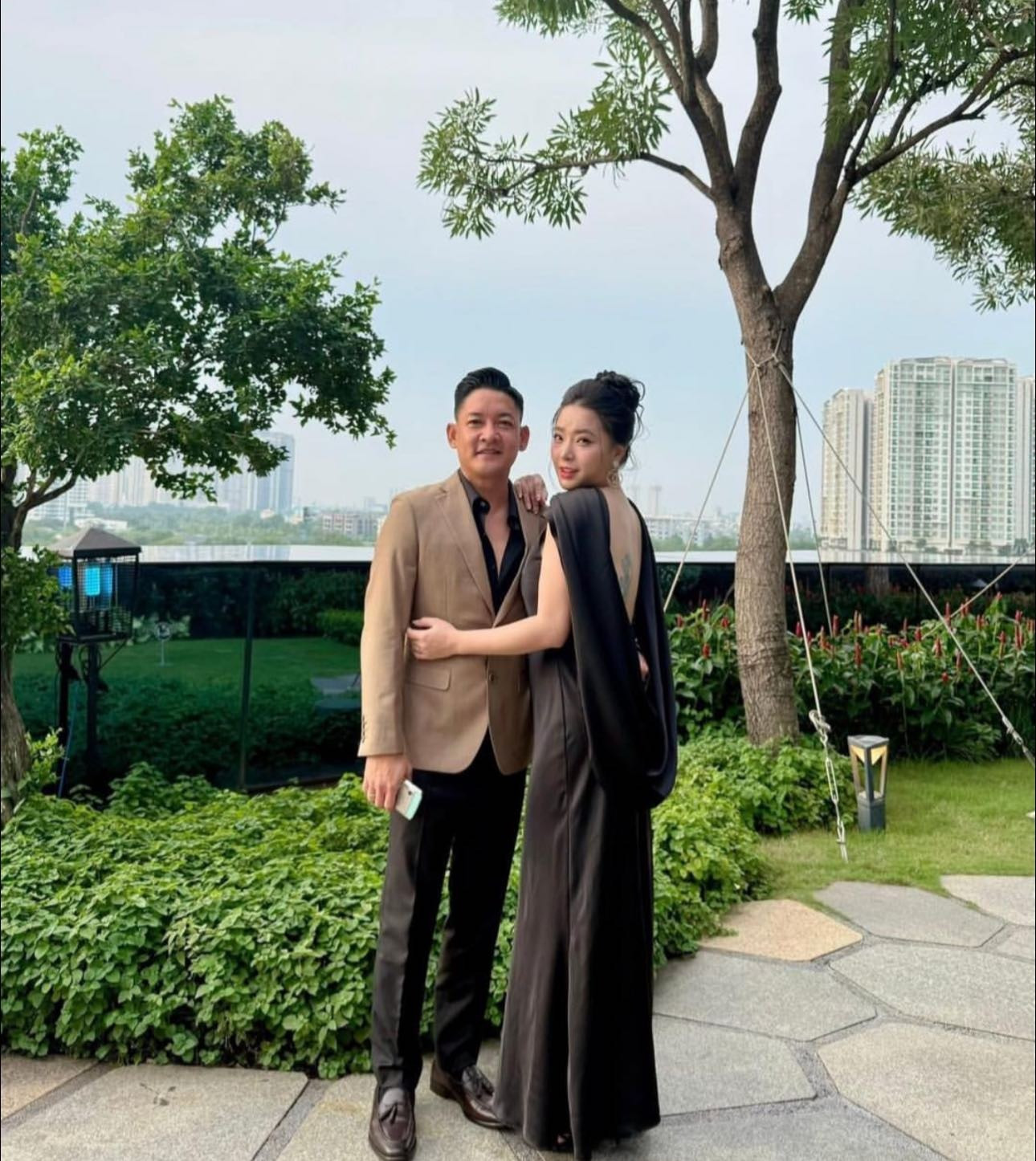 Hôn nhân bền chặt một thập kỷ của Thành Đạt  Hải Băng