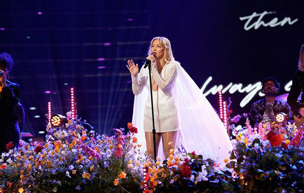 Xem lại hình ảnh nhiều sao hạng A Hollywood sử dụng trang phục của NTK Nguyễn Công Trí - Ảnh 3.