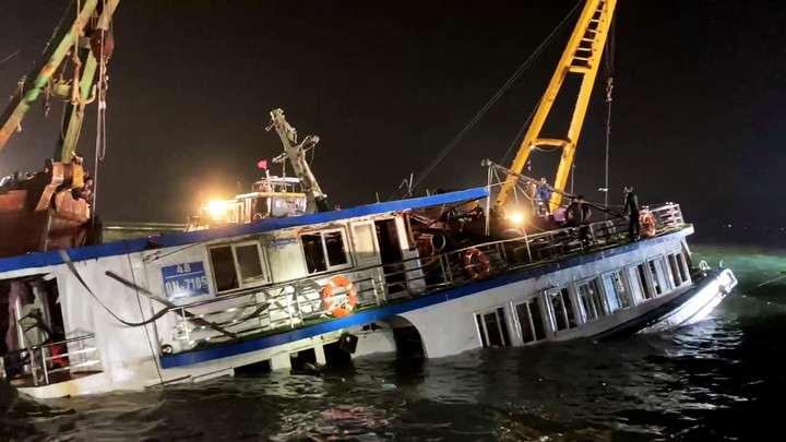 Thiết kế của tàu Vịnh Xanh 58 cũng được đặt ra khi tàu dễ dàng bị mưa dông lật úp trong thời gian ngắn.