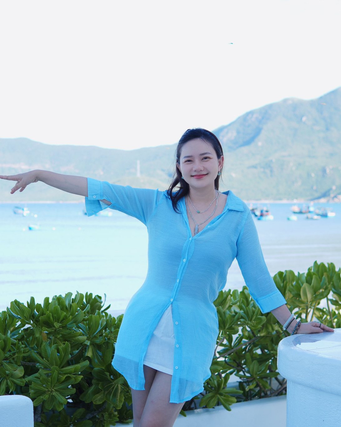 Thời trang hack dáng khó tin của Phan Như Thảo dù chạm mốc 80kg