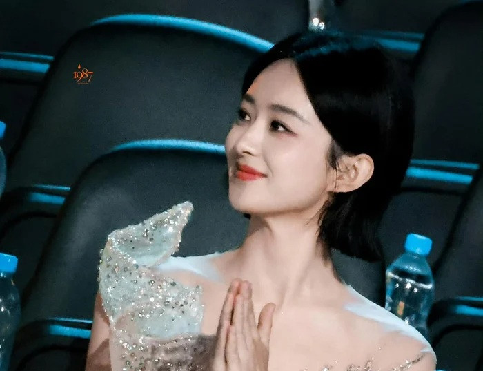 Triệu Lệ Dĩnh gây