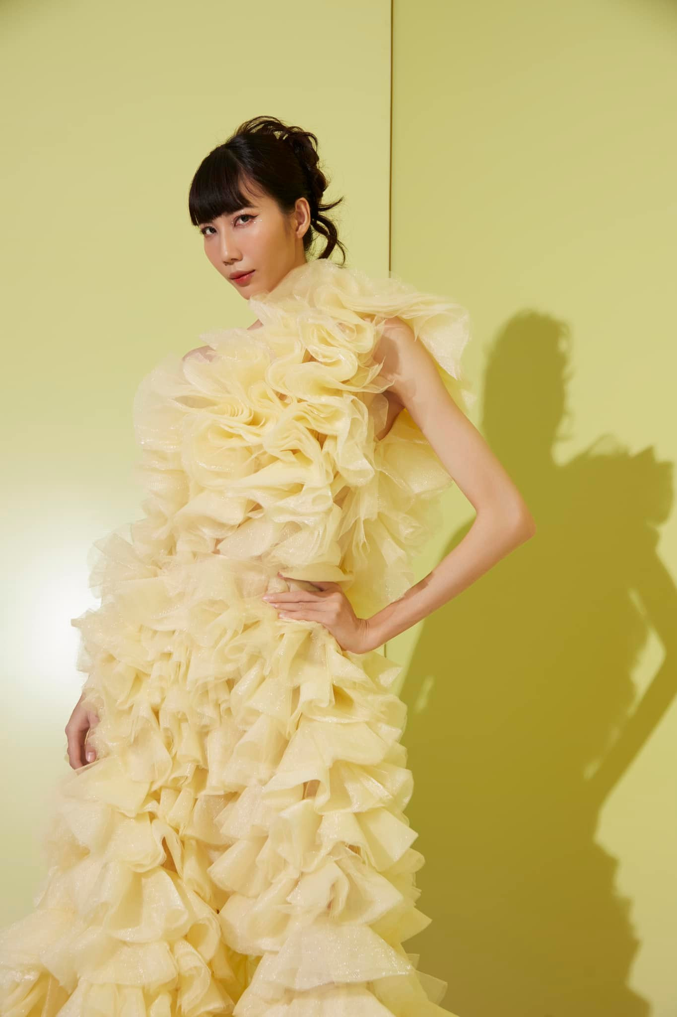 Diện mạo sau khi tăng cân của siêu mẫu Vietnam's Next Top Model có biệt danh 'gầy trơ xương' - Ảnh 7.