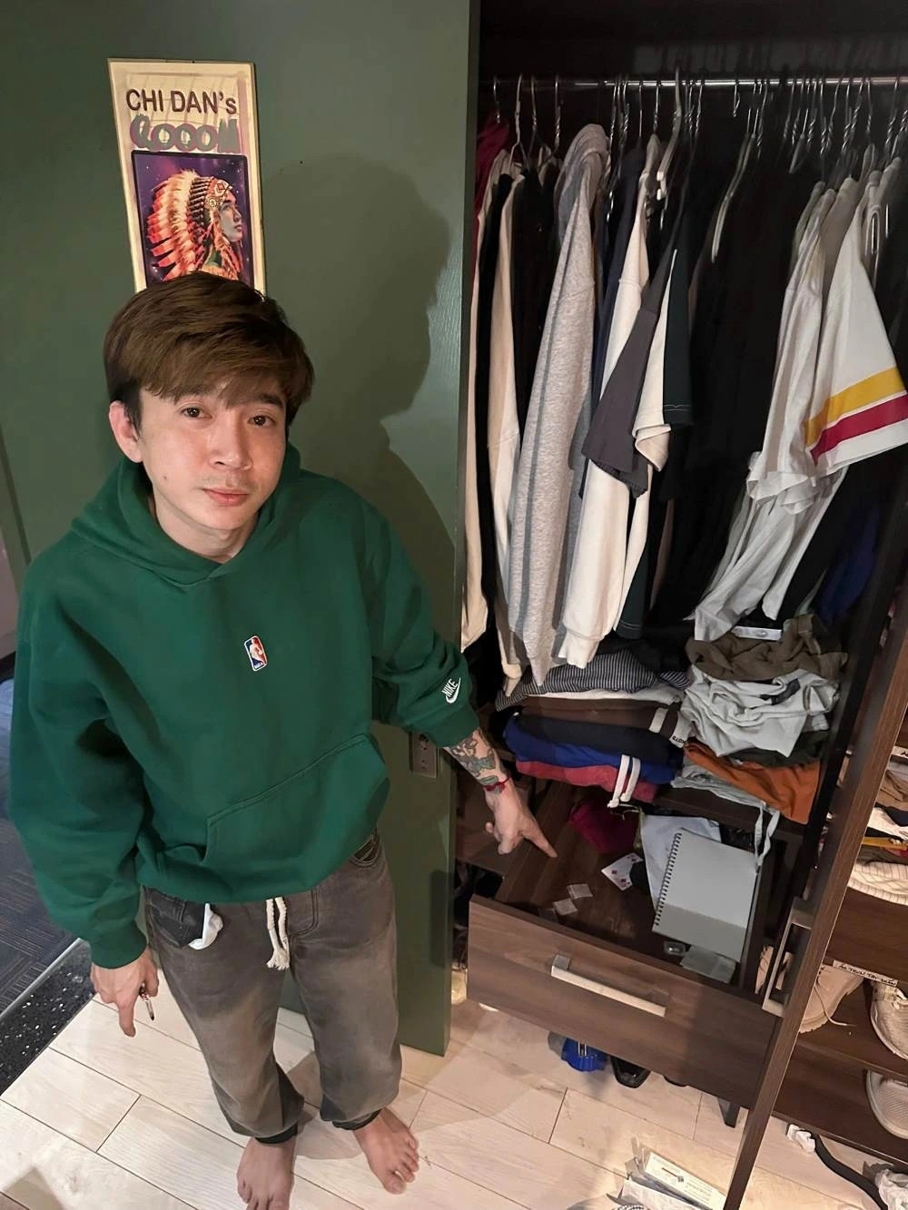 khi hao quang sup do goc toi cua showbiz va cai gia cua danh vong hinh anh 2