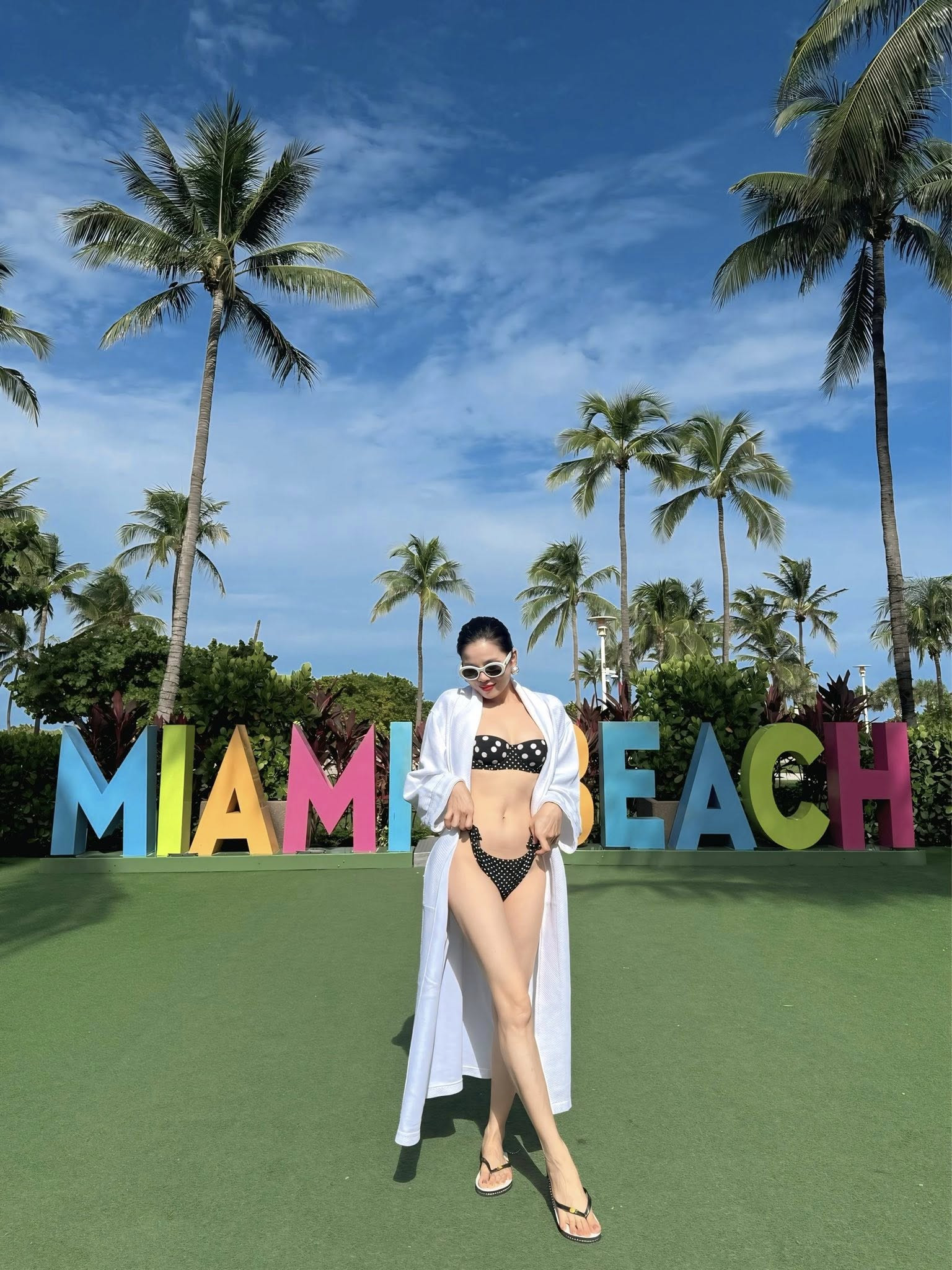 Lệ Quyên đưa con trai và tình trẻ Lâm Bảo Châu dạo chơi Maiami - Ảnh 2.