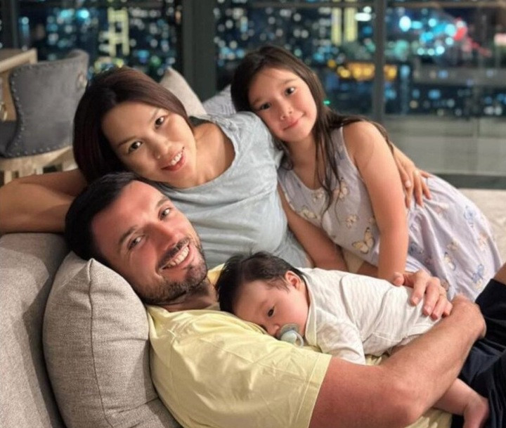 Hôn nhân viên mãn của Hà Anh với chồng Tây được nhiều người ngưỡng mộ.