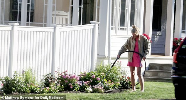 Giám đốc nhân sự Kristin Cabot&nbsp; lộ diện sau bê bối ngoại tình hôn nhân bất ổn với chồng tỷ phú