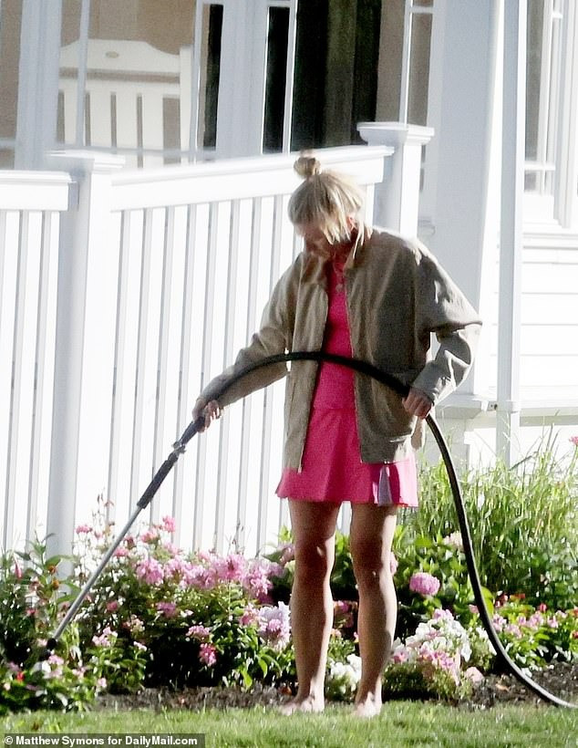 Giám đốc nhân sự Kristin Cabot&nbsp; lộ diện sau bê bối ngoại tình hôn nhân bất ổn với chồng tỷ phú