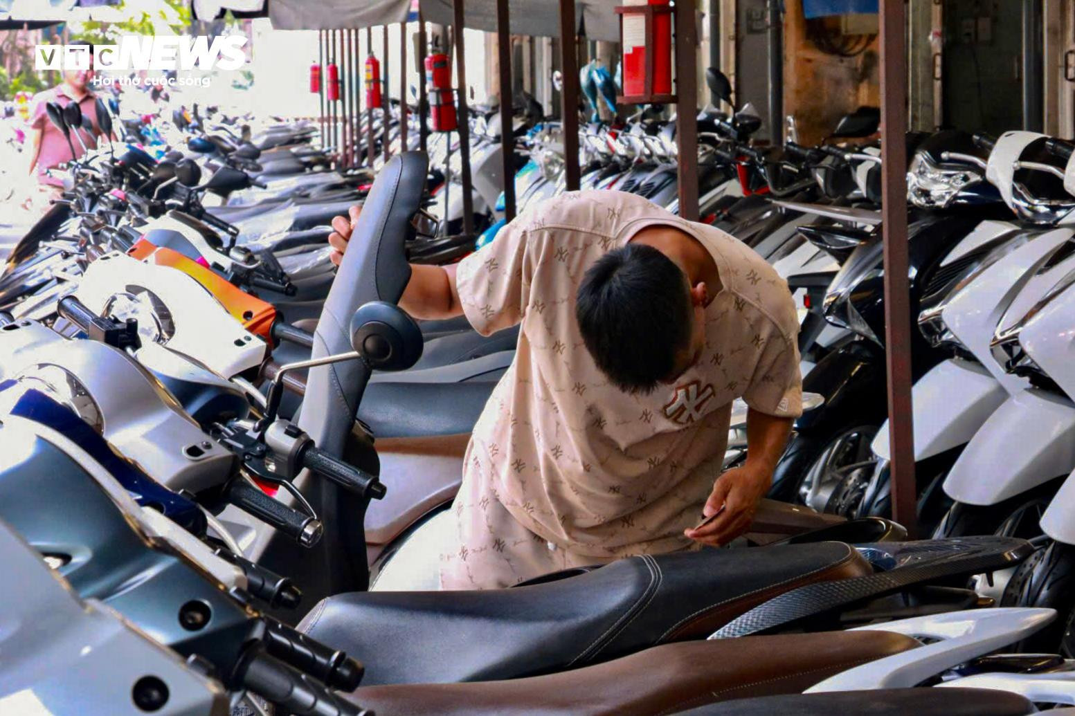 'Thủ phủ' xe máy cũ ở Hà Nội ế ẩm trước thông tin xe xăng sắp bị thay thế - 8