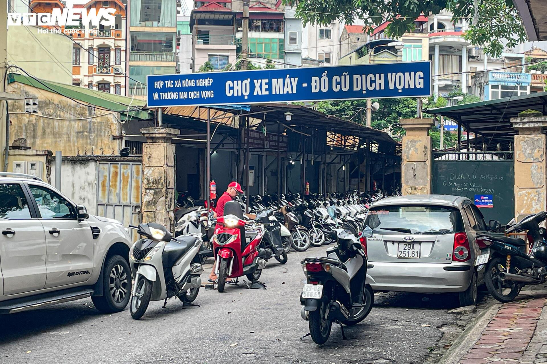 'Thủ phủ' xe máy cũ ở Hà Nội ế ẩm trước thông tin xe xăng sắp bị thay thế - 1