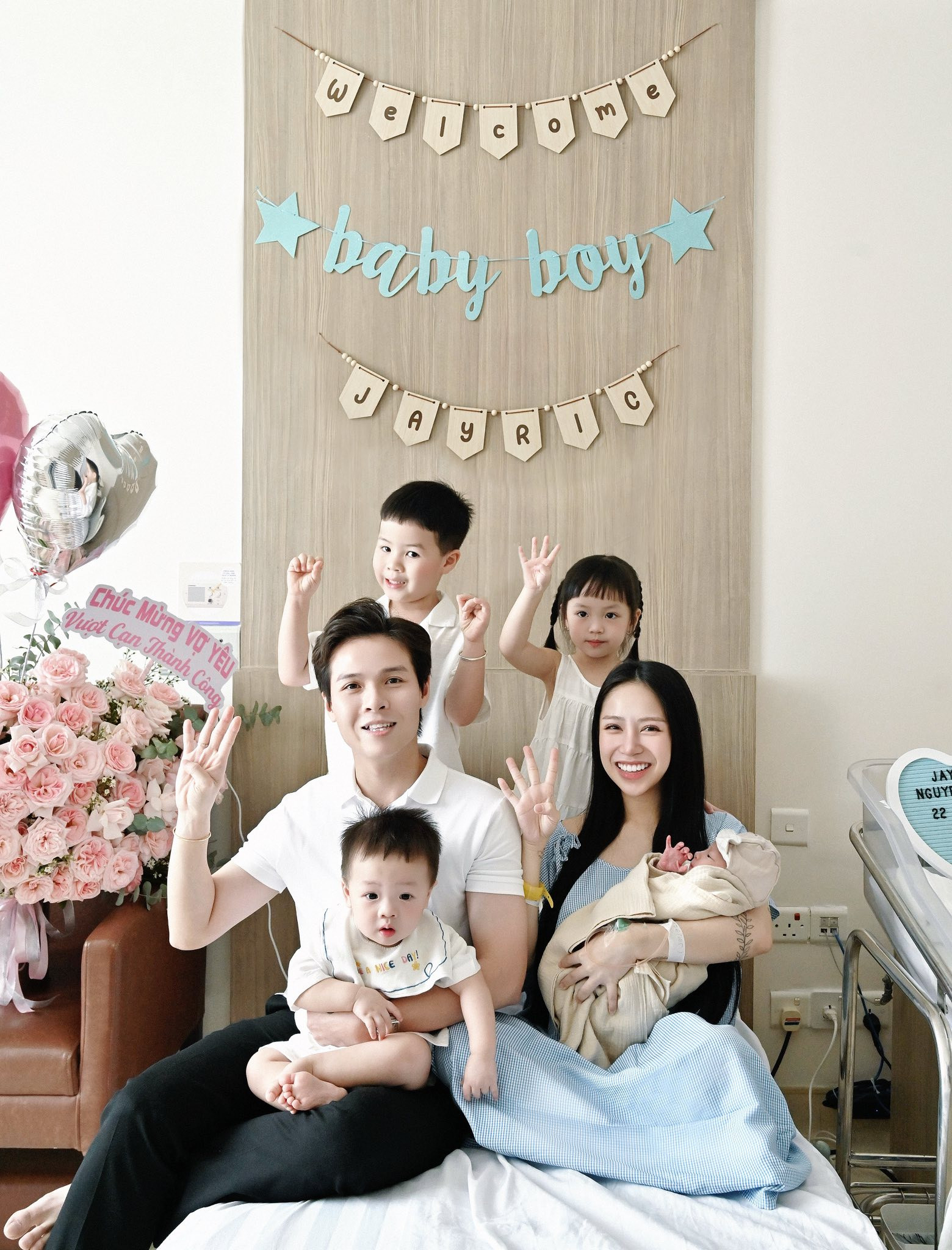 Con gái Minh Nhựa khoe ảnh lâm bồn dân mạng săm soi nhan sắc mẹ bỉm sau thẩm mỹ