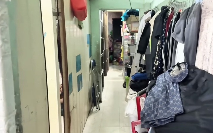 Khu trọ lụp xụp của vợ chồng nam nghệ sĩ.