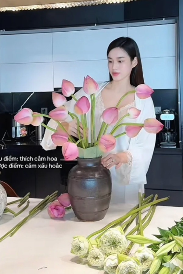 Đỗ Thị Hà được lòng cả mạng xã hội nhờ một hành động nhân dịp sinh nhật