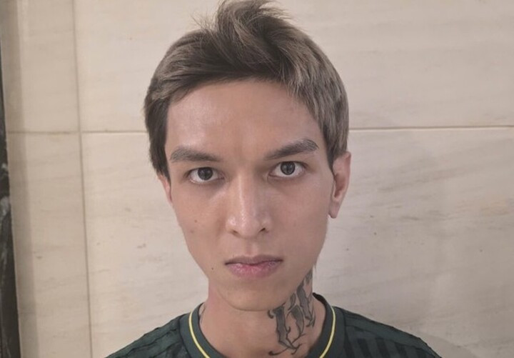 Vũ Xuân Bình (tức rapper Bình Gold) tại cơ quan công an.