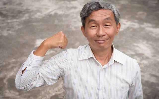 Không phải đầu tư, cụ ông 71 tuổi nghỉ hưu vẫn sống sung túc nhờ 1 thói quen đơn giản - Ảnh 1.