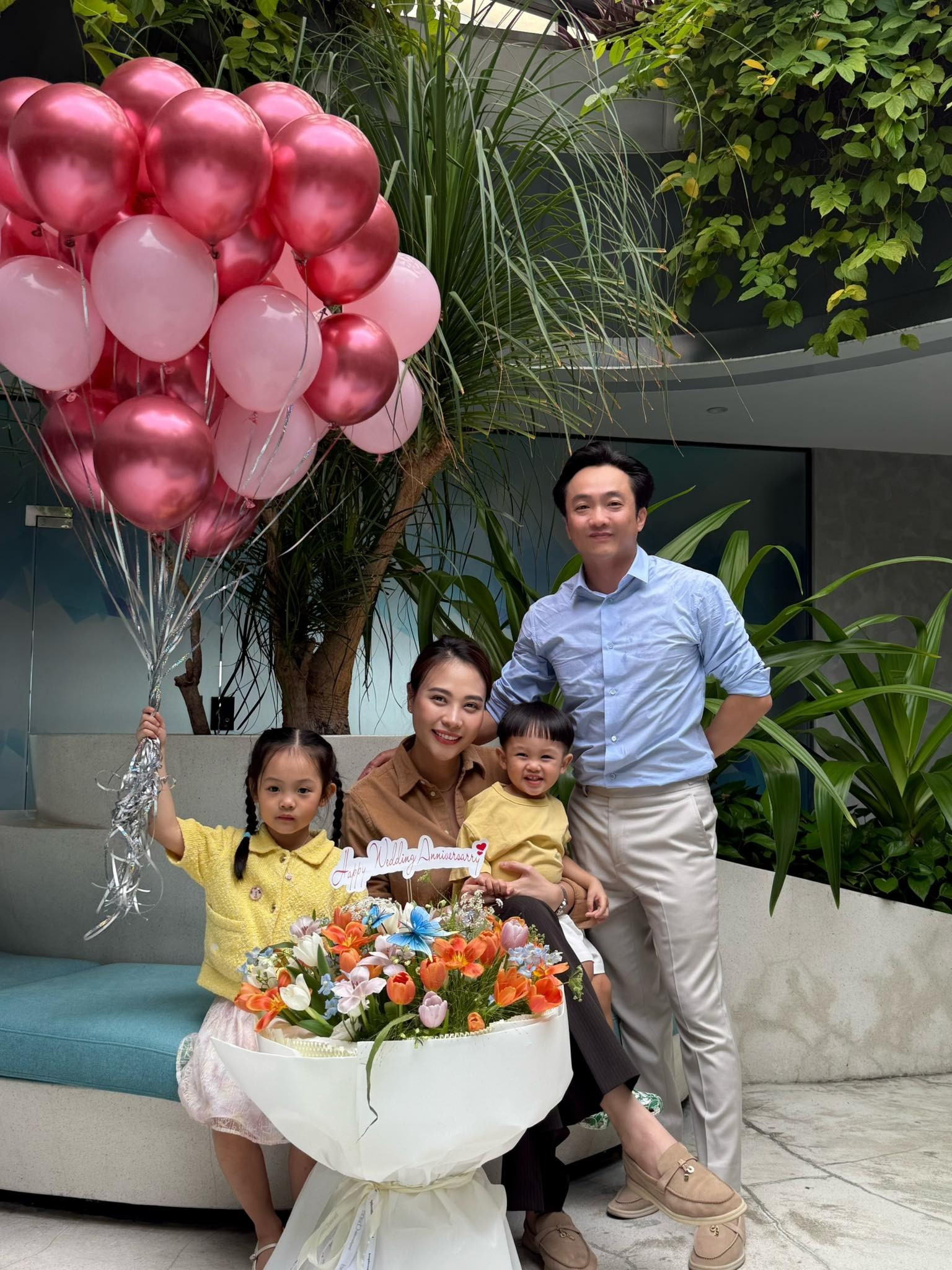 Kỷ niệm 6 năm ngày cưới đơn giản của Cường Đô La  Đàm Thu Trang