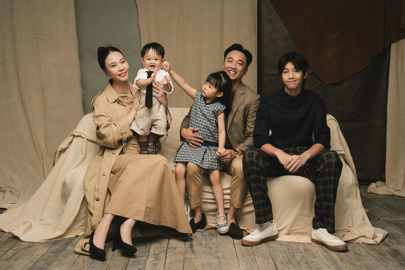 Kỷ niệm 6 năm ngày cưới đơn giản của Cường Đô La  Đàm Thu Trang