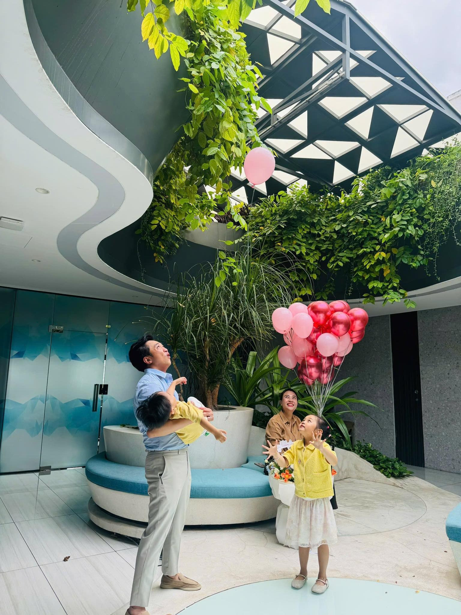 Kỷ niệm 6 năm ngày cưới đơn giản của Cường Đô La  Đàm Thu Trang