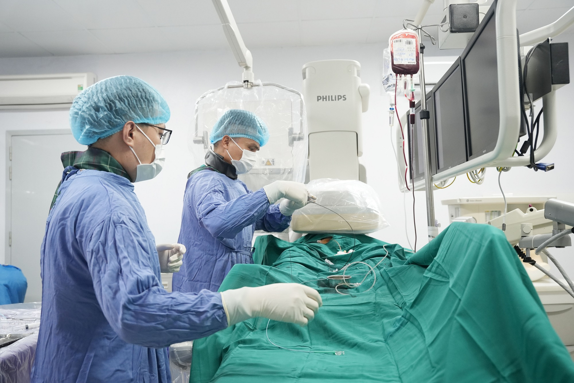 Người đàn ông 56 tuổi ở Quảng Ninh bị viêm gan B sốc mất máu do vỡ u gan từ dấu hiệu này!- Ảnh 1.