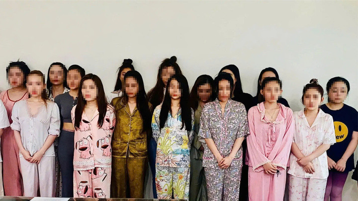 Nhân viên nữ tại cơ sở massage Đông Đô. (Ảnh: Đ.T.)