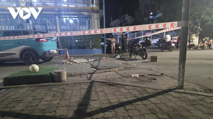 Cơ quan chức năng bảo vệ hiện trường để điều tra làm rõ.