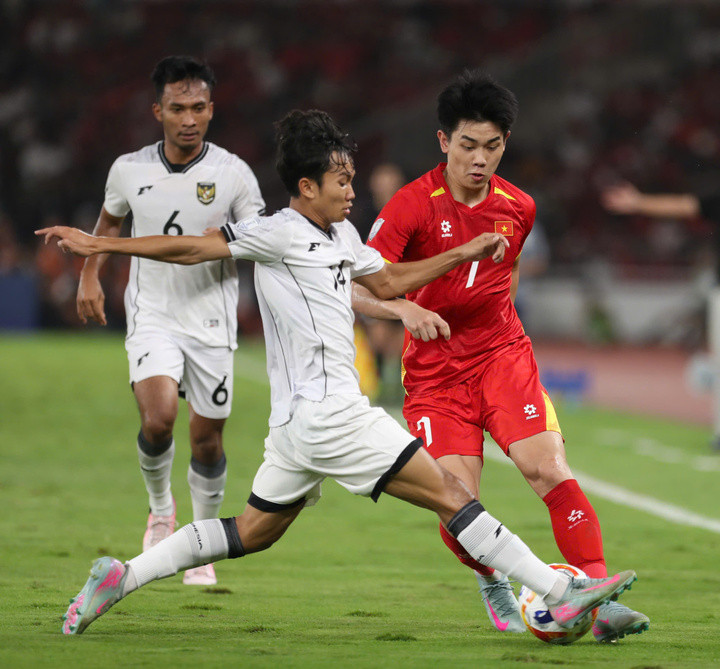 Đình Bắc và đồng đội thi đấu có kỷ luật, tập trung trong suốt trận đấu.