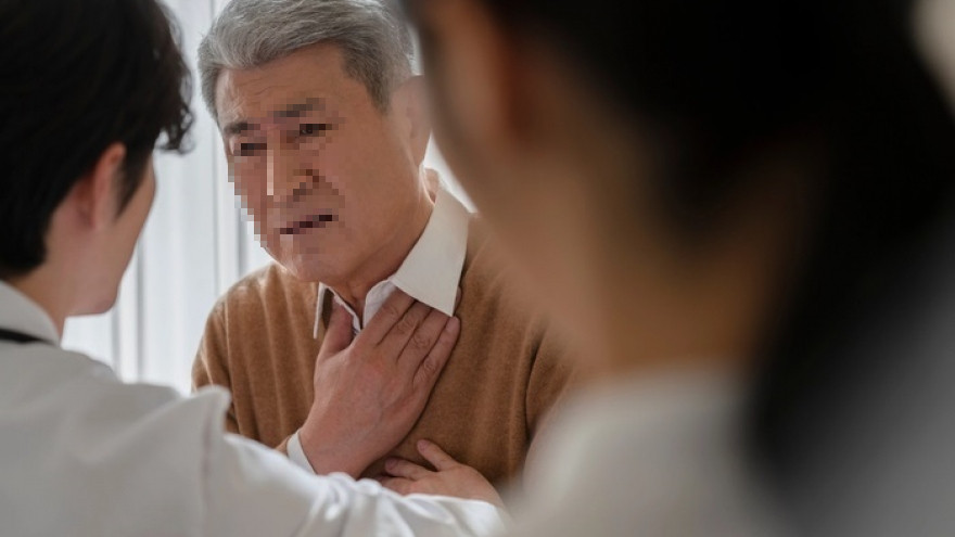 Câu nói trong đêm của bố chồng khiến tôi nghẹn ứ cổ họng, người run cầm cập, hoang mang nghĩ về tương lai- Ảnh 1.