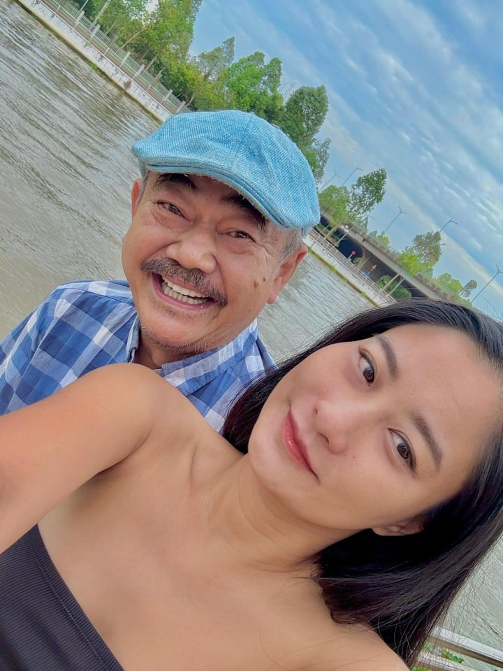 Bạn gái đồng hành với Việt Anh trong cuộc sống lẫn công việc.