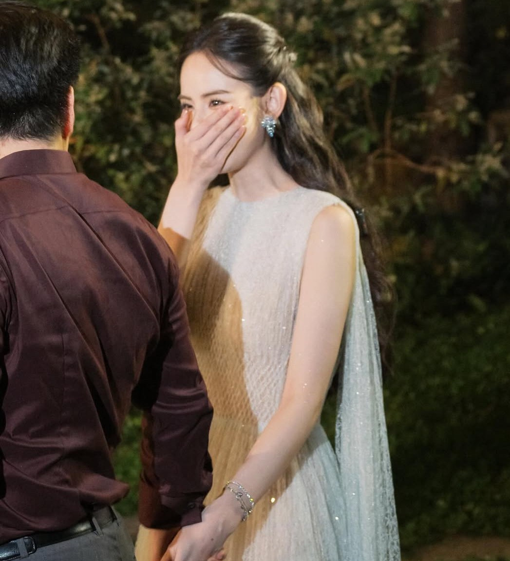 Hương Liên khoe ảnh đăng ký kết hôn với thiếu gia nhà giàu để lộ tính cách của mẹ chồng