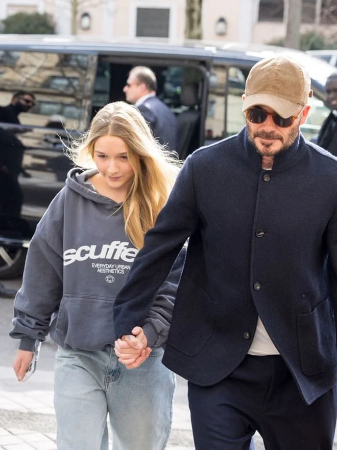 Ái nữ nhà Beckham biến hóa phong cách ở tuổi 14