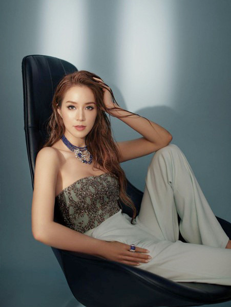 Cuộc sống của nữ diễn viên là nàng dâu hào môn đắt giá nhất Cbiz - Ảnh 1.