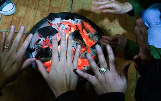 Dùng điều hòa kiểu này, 3 phụ nữ lần lượt hôn mê, phải đi cấp cứu - Ảnh 2.