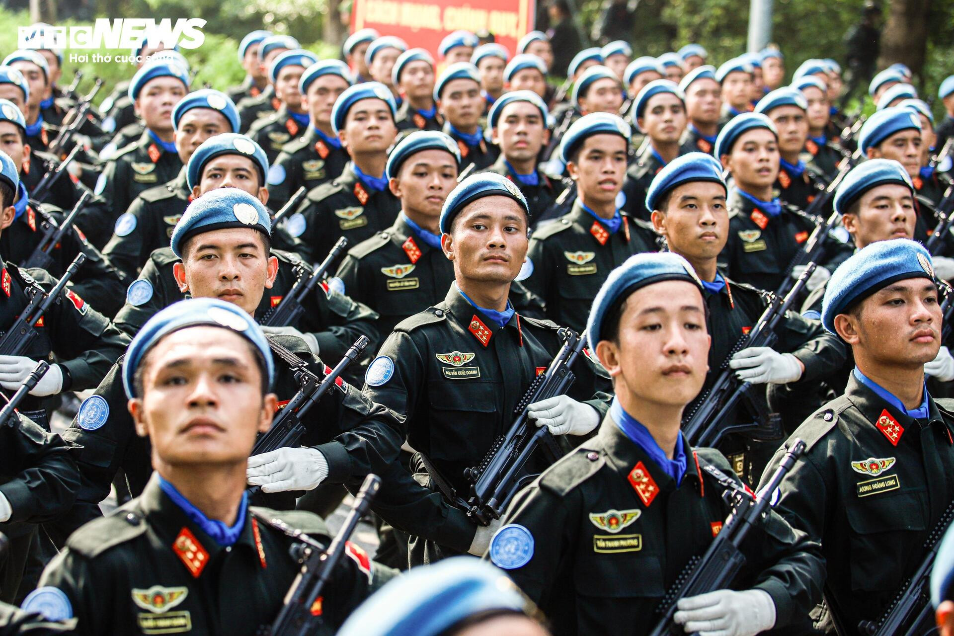 Gương mặt rám nắng, đẫm mồ hôi trên thao trường nắng lửa mừng đại lễ - 13