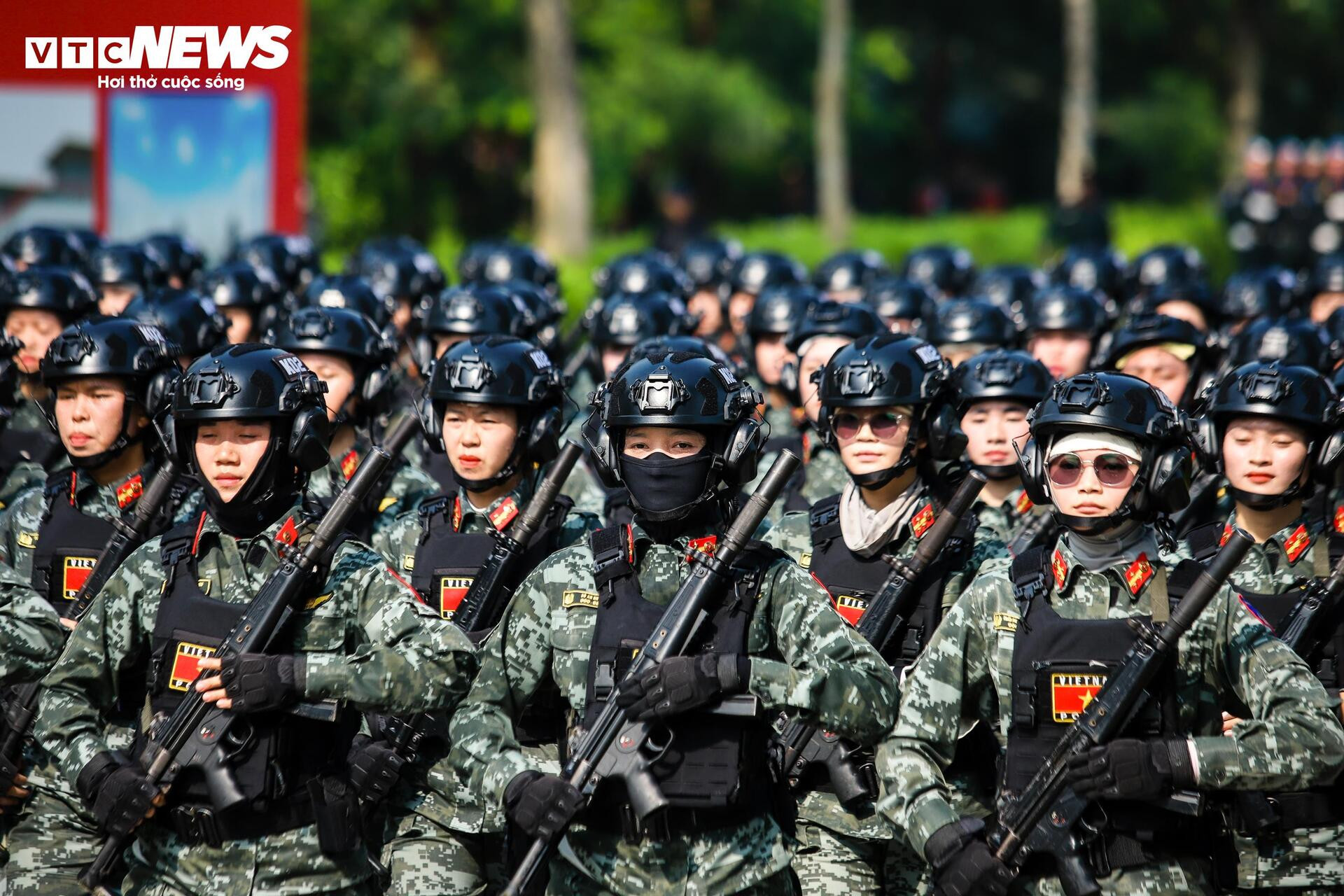 Gương mặt rám nắng, đẫm mồ hôi trên thao trường nắng lửa mừng đại lễ - 11