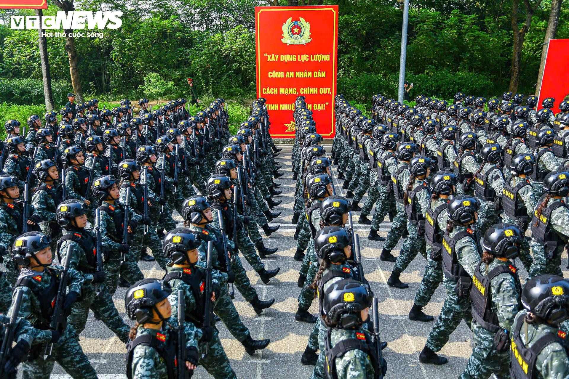 Gương mặt rám nắng, đẫm mồ hôi trên thao trường nắng lửa mừng đại lễ - 6